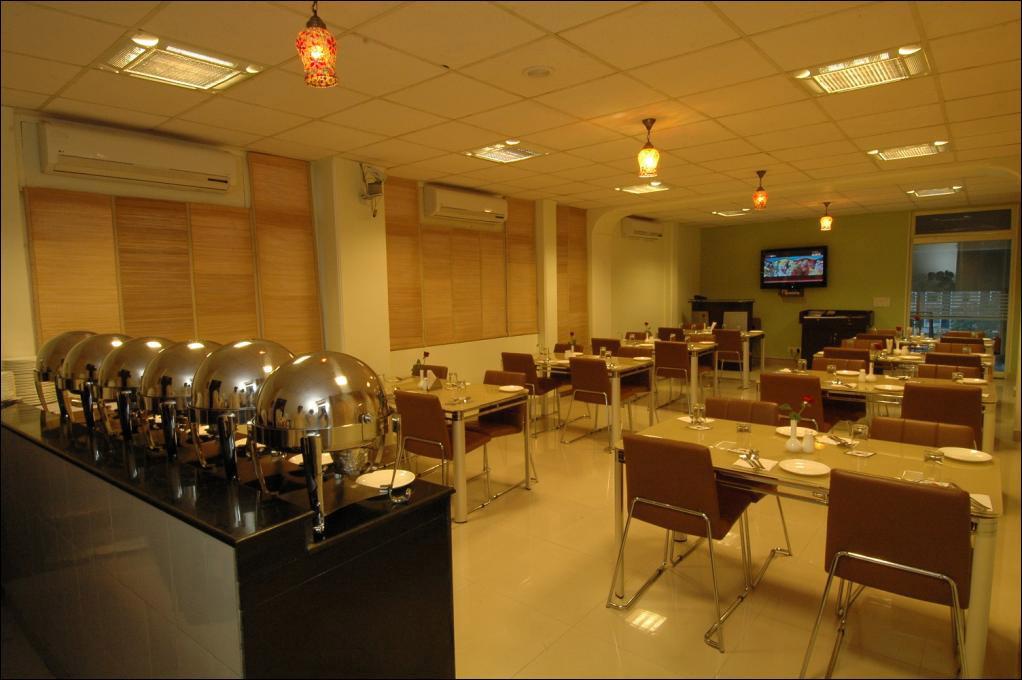Clarks Inn Nehru Place Neu-Delhi Exterior foto