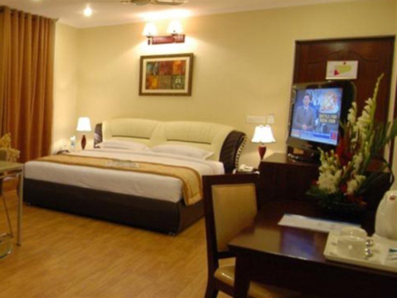 Clarks Inn Nehru Place Neu-Delhi Exterior foto