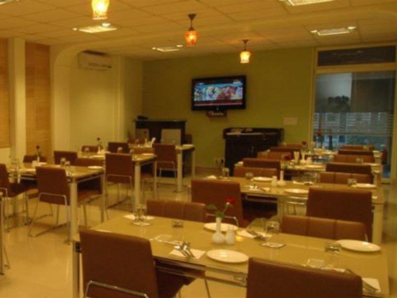 Clarks Inn Nehru Place Neu-Delhi Exterior foto